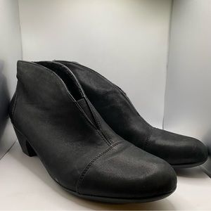 Reiker fleece-lined black leather ankle boots, Size 41